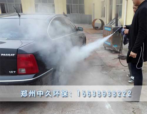 深圳李先生开蒸汽洗车新方式